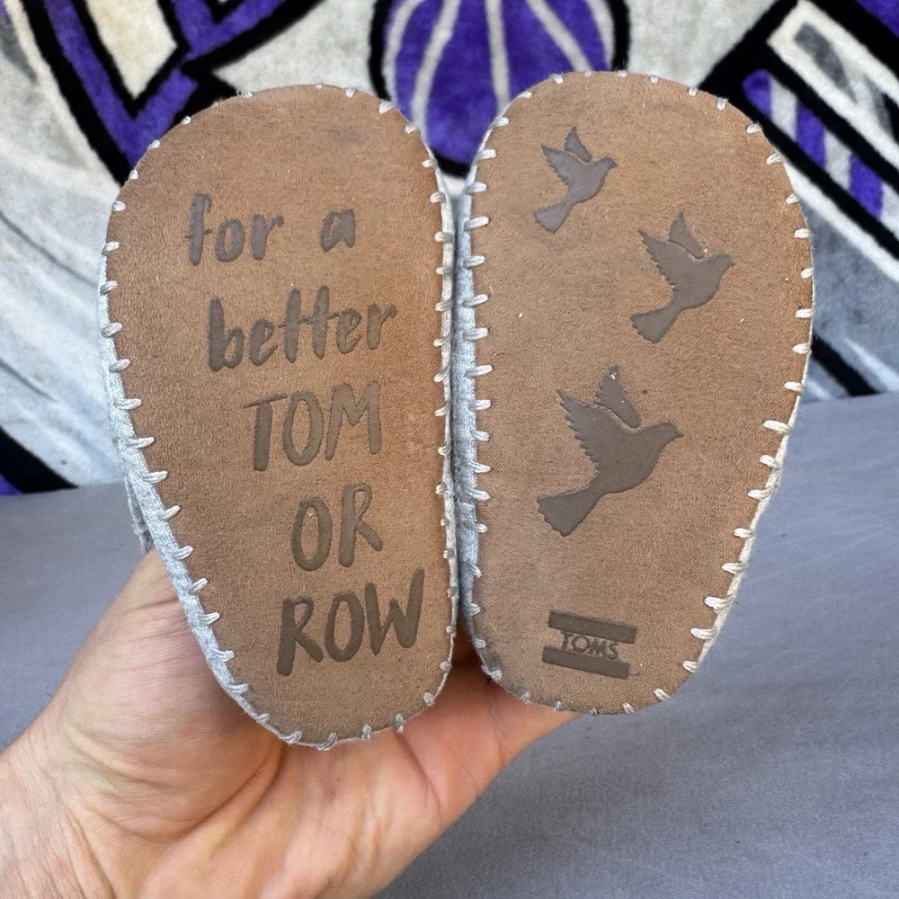 Size 4c - Toms Baby Crib Shoes Grey Gray Unisex Hook Loop Closure Free Shipping